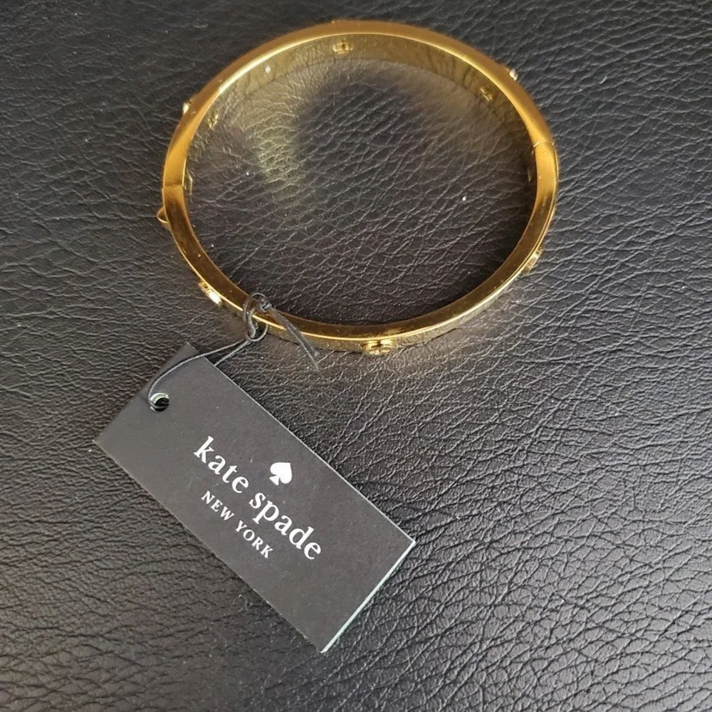 Kate Spade New York Spot the Spade Cut Out Hinged Bangle Gold Plate NWT - Picture 4 of 9